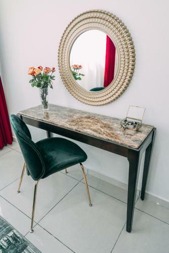 A C Pearl Holiday Homes - Marvelous Marina Apartment