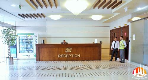 A C Pearl Holiday Homes - Pristine Marina View Apartment