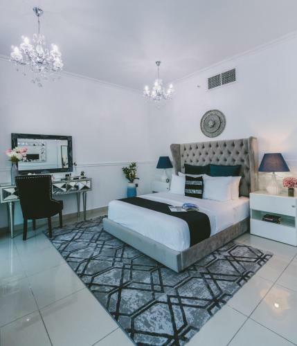A C Pearl Holiday Homes - Pristine Marina View Apartment