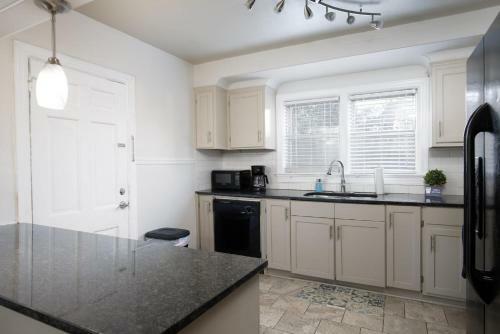 Birmingham Bungalow- Less The 10 Mins From Downtown