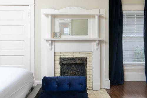 Red Door Retreat- Executive, Luxury, Historic