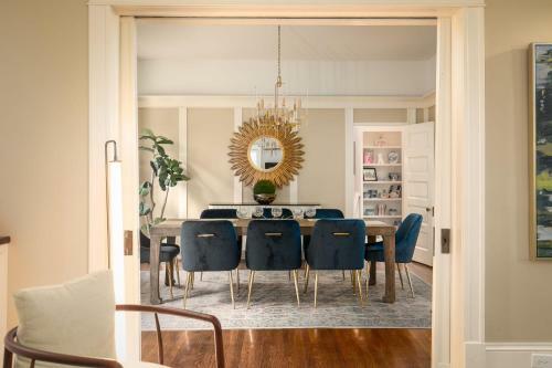 Red Door Retreat- Executive, Luxury, Historic