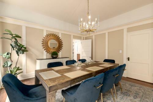 Red Door Retreat- Executive, Luxury, Historic