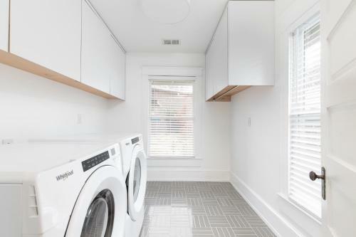 Red Door Retreat- Executive, Luxury, Historic
