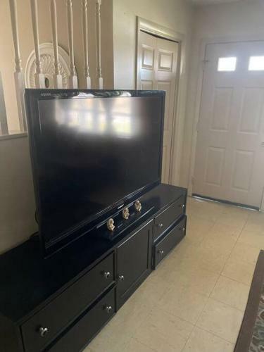 Beautiful Spacious 3 Br Brick Home For The Family