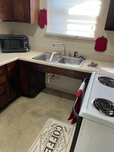 Beautiful Spacious 3 Br Brick Home For The Family