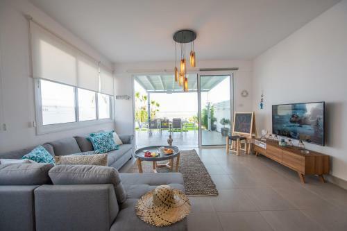 Ayia Thekla Seafront Villa Dagi
