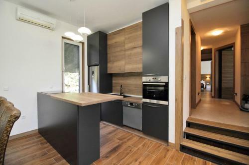 Wood & Green Luxury Villa Estate
