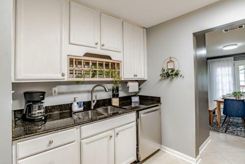 Sunny Midtown Cottage- Midtown Mobile