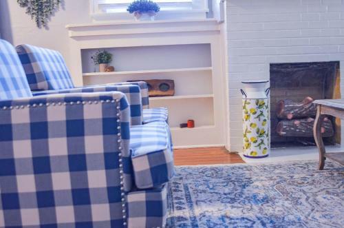 Perfectly Modern Craftsman- Close To Everything!