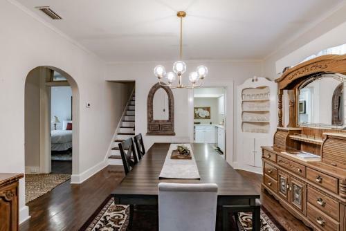 Haute On Hannon- Midtown Cottage!