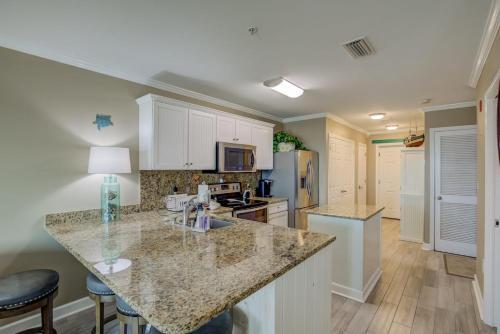Immaculate Condo Prime Orange Beach Location With Spectacular Views