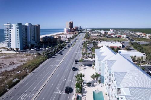 Immaculate Condo Prime Orange Beach Location With Spectacular Views