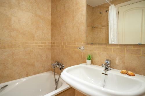 Apartamento Stunning Penthouse With Private Pool In La Cala Steps From Beach