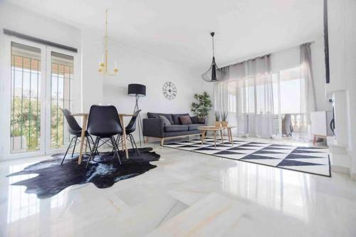 Modern, Totally Reformed Apartment With Views