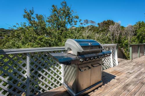 Four Palms Cottage - Onetangi Holiday Home