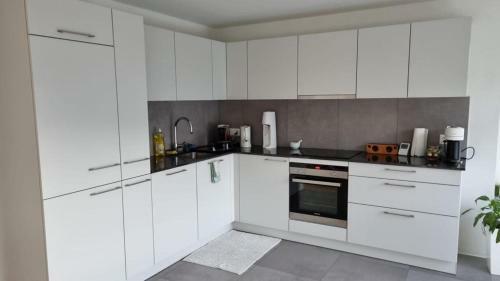 Room With Private Bathroom & Parking