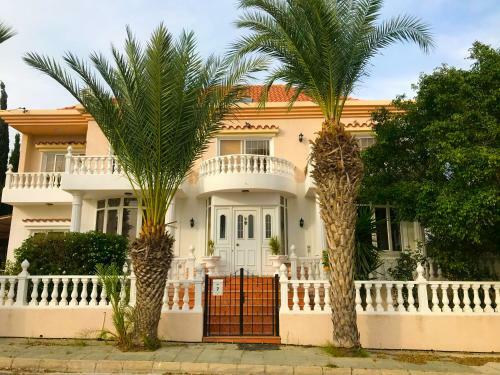 Spectacular Family Villa With A Private Pool