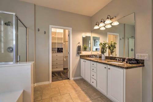 Bright And Airy Goodyear Home Near Golf Courses