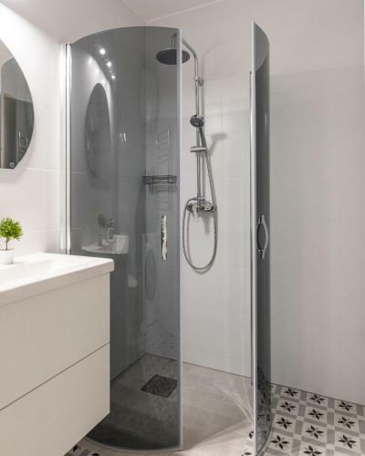 Freshly Renovated Family Apartment