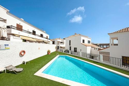 Lovely 2-bed House With Terrace And Pool Chayofa