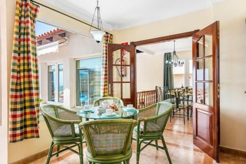 Hermosa Villa Chayofa Con Piscina Y Terraza