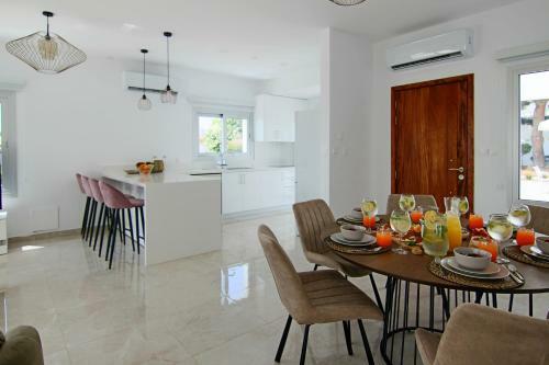 Phaedrus Living Luxury Villa Ellison