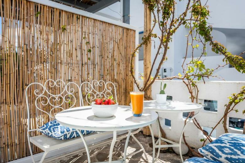 Aquanis Milos Apartments