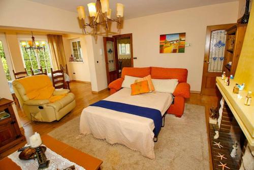 Arenales Great Home With Ac, Pool And Barbecue
