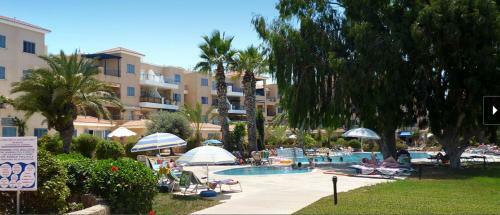 Kings Palace - Modern And Stylish Pool Facing Apartment