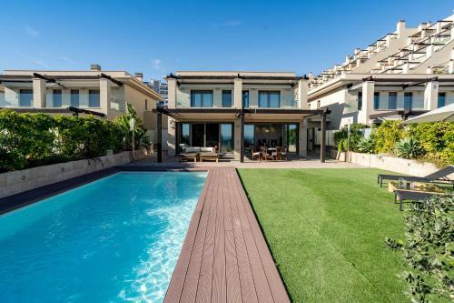 Mediterranean First Line Beach Luxury Villa With Private Pool In Alicante