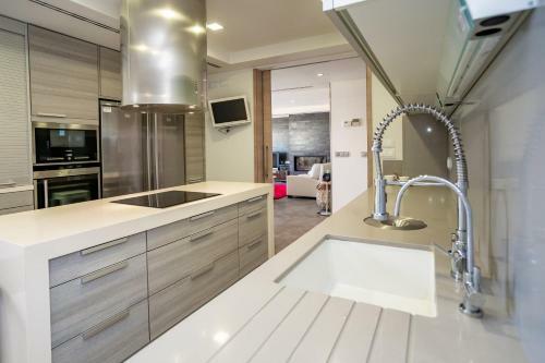Mediterranean First Line Beach Luxury Villa With Private Pool In Alicante