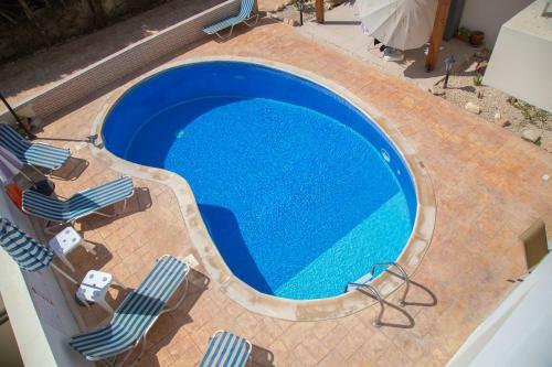 2 Br Cates Top Floor Peaceful Apartment With Pool!