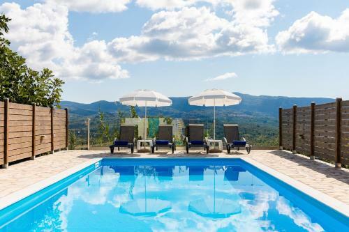 Villa Dinos
