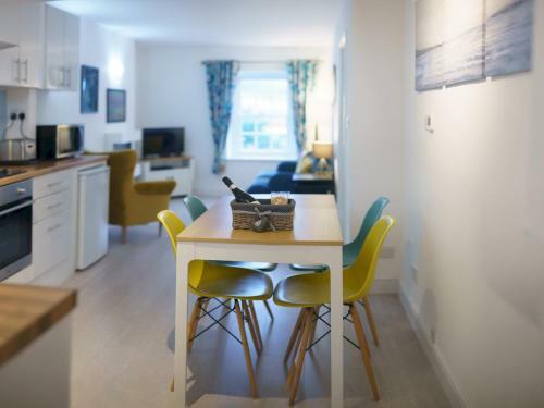 Apartamento Pass The Keys Modern 2 Bed Flat Overlooking Aberaeron Harbour