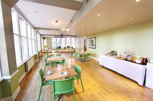 Surtees Hotel