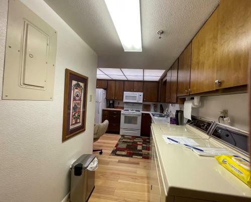 Spacious 2bed/2bath Apartment Is Mesa, Az - 55+ Community