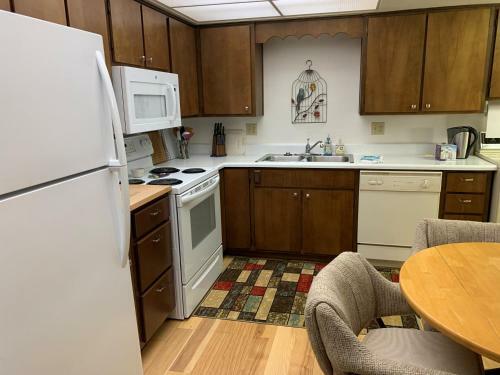 Spacious 2bed/2bath Apartment Is Mesa, Az - 55+ Community