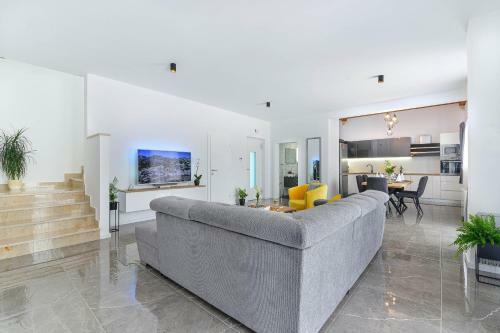 Luxury Stone Villa Banovi With Pool