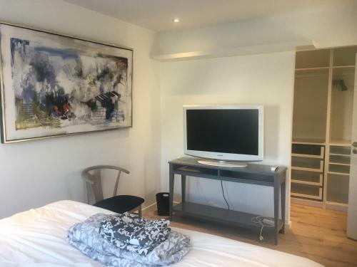 2 Br Apartment On Walk Street