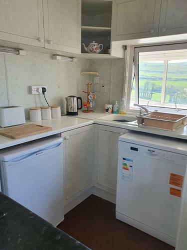 On Farm Chalet, Sleeps 6, Rhoshirwaun