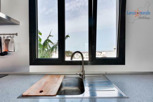 Villa Blanca, Designer Villa With Pool In Teguise