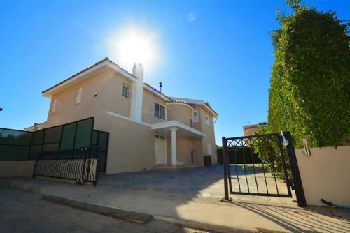 Villa Daryah Sirina Bay