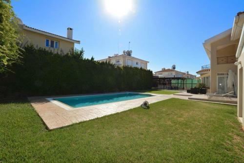 Villa Daryah Sirina Bay