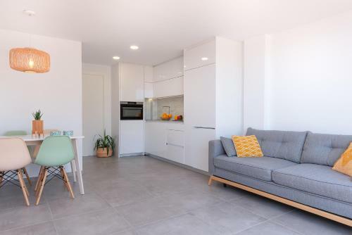 Top Apartment: Sea Views, Terrace And Pool