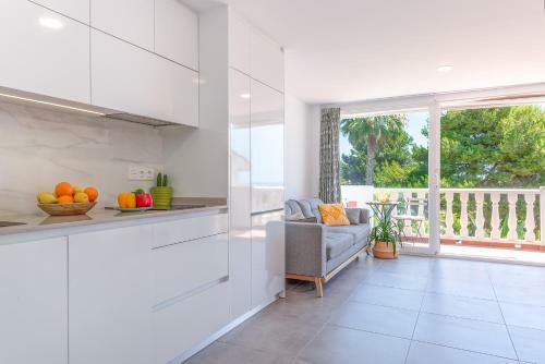 Top Apartment: Sea Views, Terrace And Pool