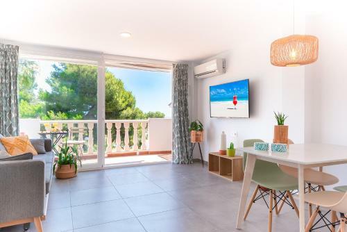 Top Apartment: Sea Views, Terrace And Pool