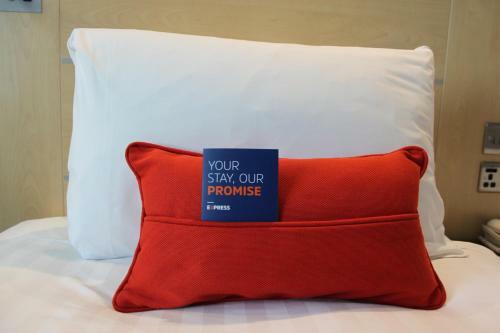 Hotel Holiday Inn Express Cardiff Airport