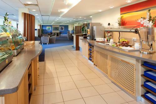 Hotel Holiday Inn Express Cardiff Airport
