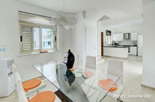 Anna's Seaview Villa